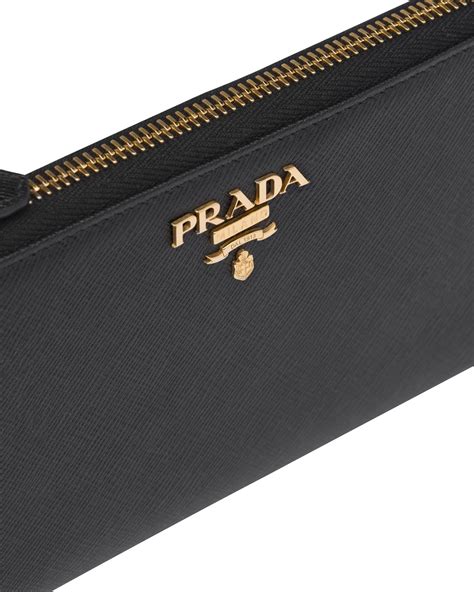 prada french wallet ราคา|กระเป๋าสตางค์ Large Saffiano Leather Wallet ดำ .